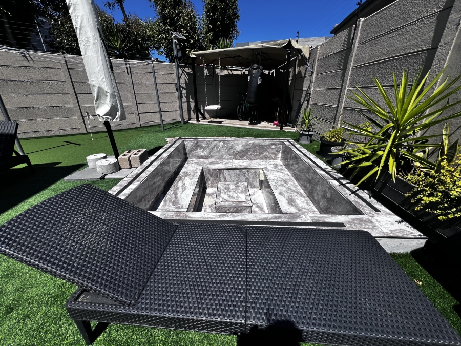 To Let 5 Bedroom Property for Rent in Parklands North Western Cape